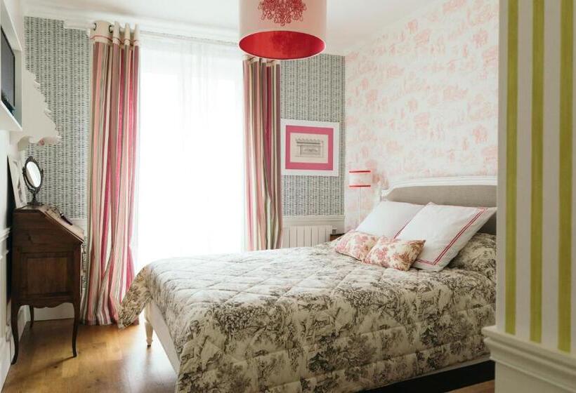 Chambre Standard Salle de Bain Extérieure, Chez Pépé Merle   Chambres D Hôtes Au Cœur De Paris