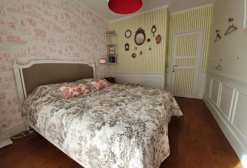 Standard room with outdoor bath, Chez Pépé Merle Chambres D Hôtes Au Cœur De Paris