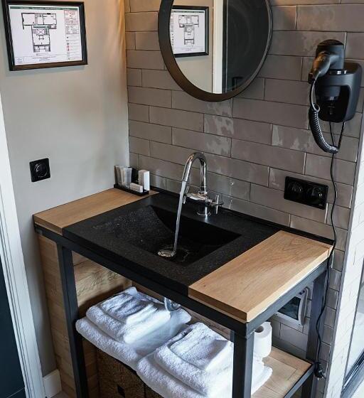 Quarto Economy, Boetiekhotel Ons Oude Raadhuis Digitaal Inchecken Via Sms En Mail