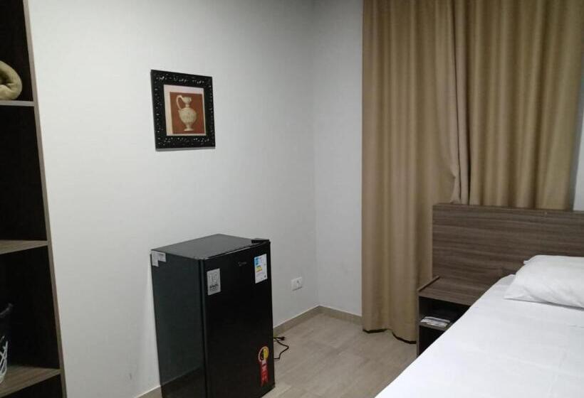 Quarto Estandar Individual, Rof