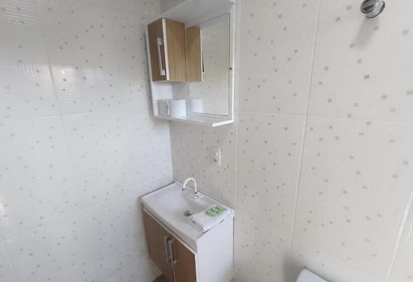 Quarto Familiar Deluxe, Rof