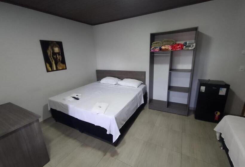 Quarto Familiar Deluxe, Rof