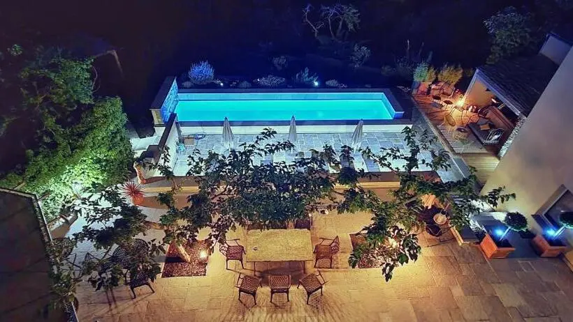 プールビュースタンダードルーム, A Villa Di Rutali
