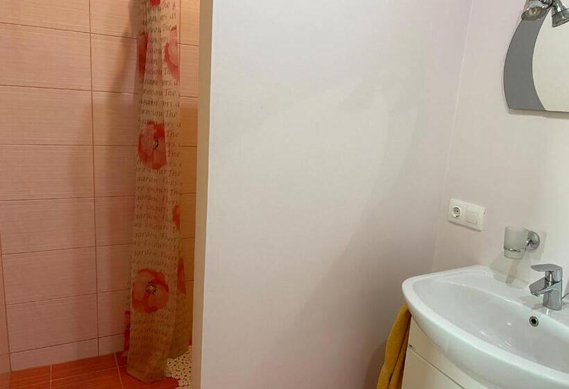 اتاق استاندارد سه نفره, Guest House Atostogana