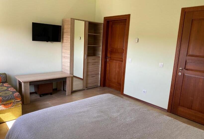 اتاق استاندارد سه نفره, Guest House Atostogana