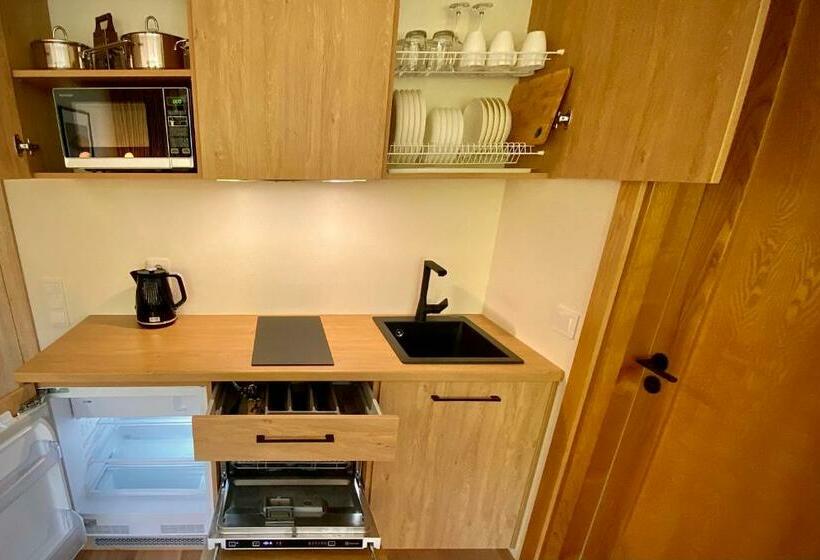 استودیوی استاندارد, Sirena