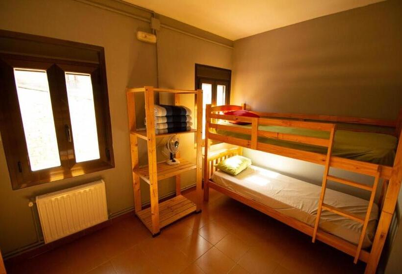 חדר סטנדרט לשלושה, Alberg Vall D àger