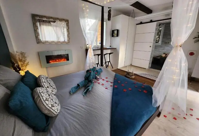バスタブ付きスタンダードルーム, A L Orée Des Pins   Gite Et Spa De 30 M2  Home Cinéma Et Massage En Sup