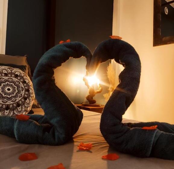 バスタブ付きスタンダードルーム, A L Orée Des Pins   Gite Et Spa De 30 M2  Home Cinéma Et Massage En Sup