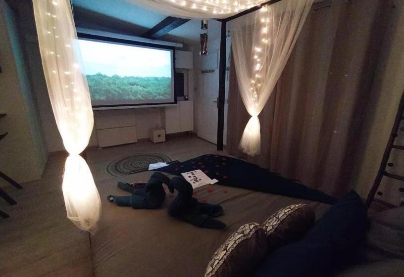 バスタブ付きスタンダードルーム, A L Orée Des Pins   Gite Et Spa De 30 M2  Home Cinéma Et Massage En Sup