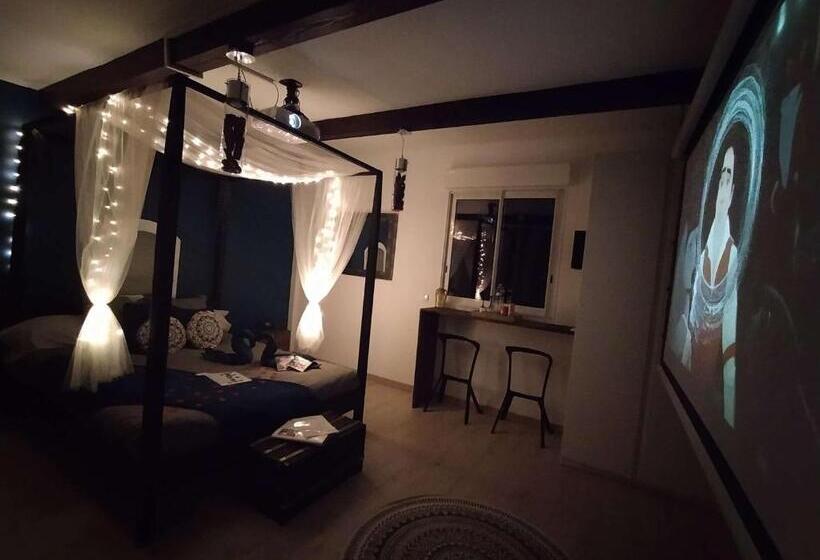 バスタブ付きスタンダードルーム, A L Orée Des Pins   Gite Et Spa De 30 M2  Home Cinéma Et Massage En Sup