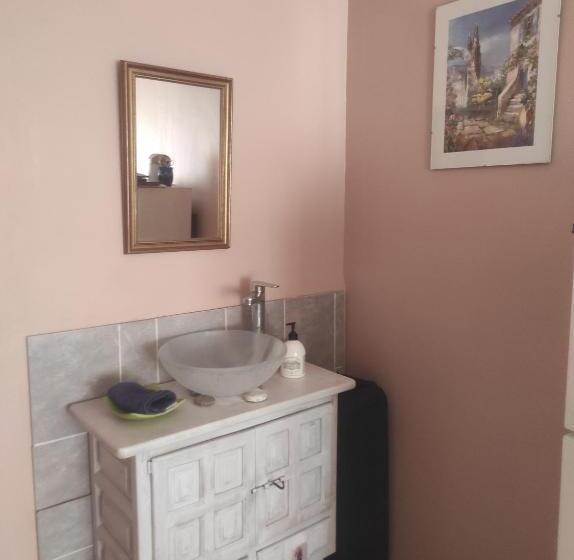 스탠다드 룸, Chambre Spatieuse Avec Grand Lit