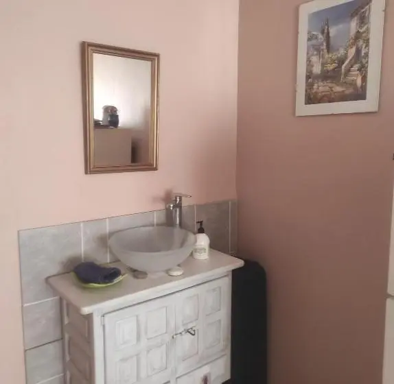 スタンダードルーム, Chambre Spatieuse Avec Grand Lit