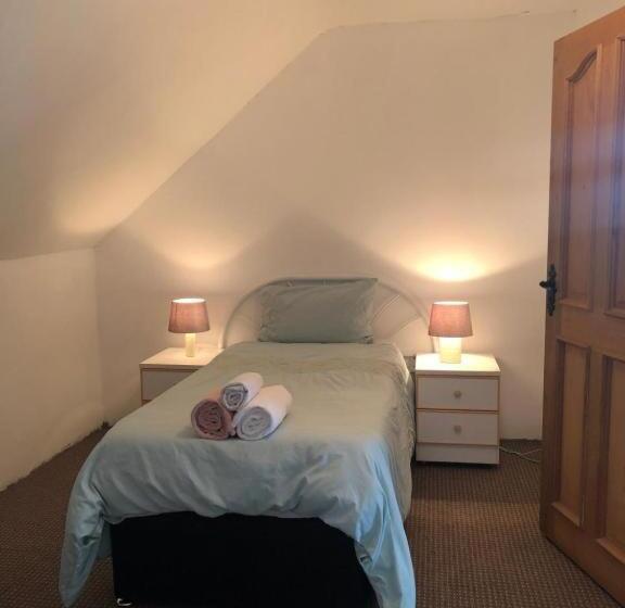 家庭间, Four Seasons House