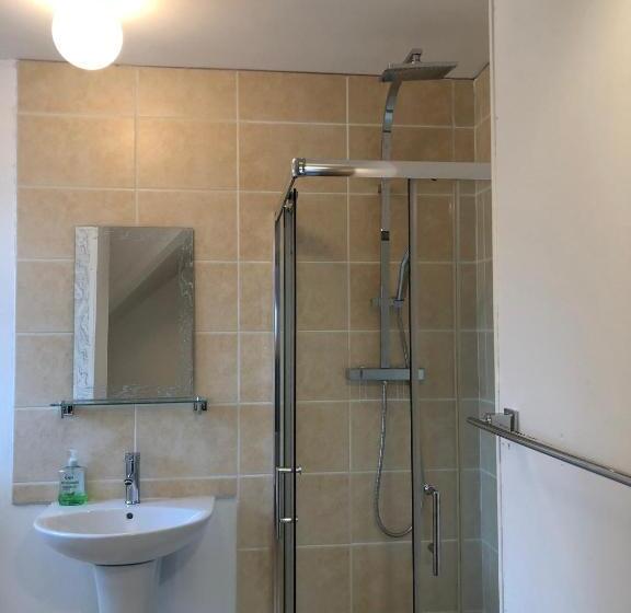 家庭间, Four Seasons House