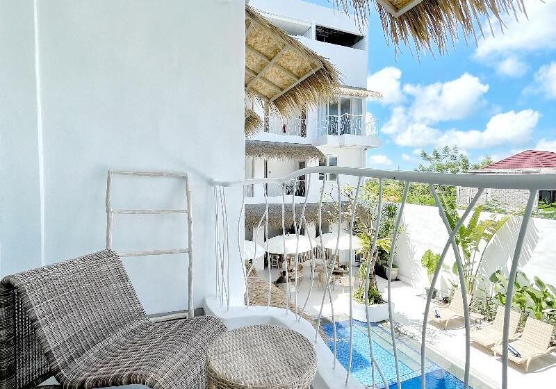 带泳池观景的豪华房, Khaiyyara Jimbaran Bali