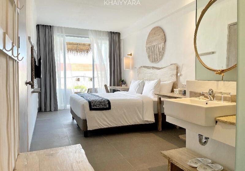 带泳池观景的豪华房, Khaiyyara Jimbaran Bali