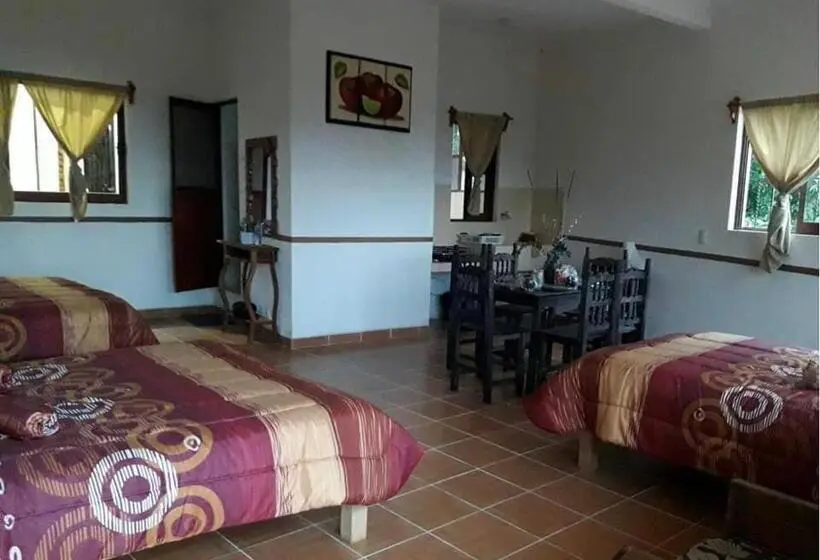 Habitación Triple Estándar, Posada Acaxiloco