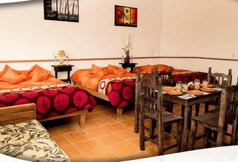 Habitación Triple Estándar, Posada Acaxiloco