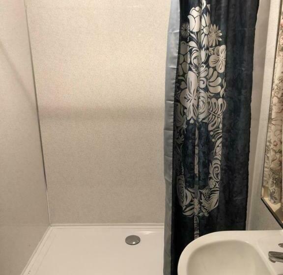 غرفة إقتصادية, Bright Apartments