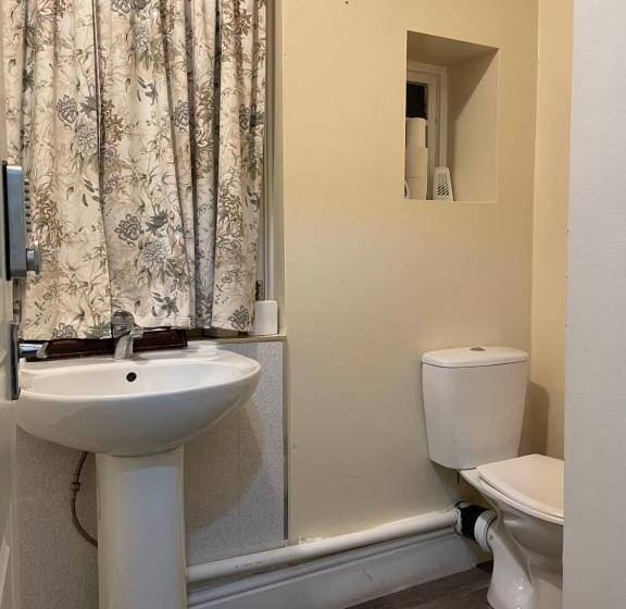 バス共有のスタンダードルーム, Bright Apartments