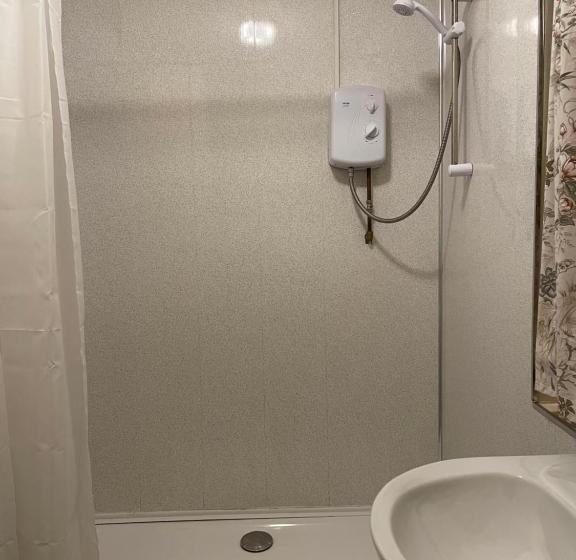 غرفة قياسية حمام مشترك, Bright Apartments