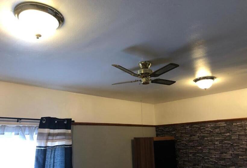 バス共有のスタンダードルーム, Bright Apartments