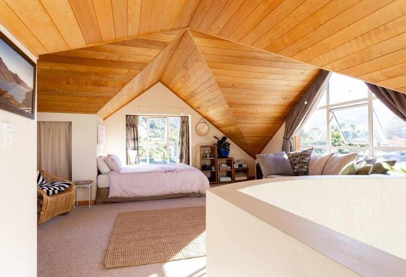 اتاق استاندارد, Riverside Retreat