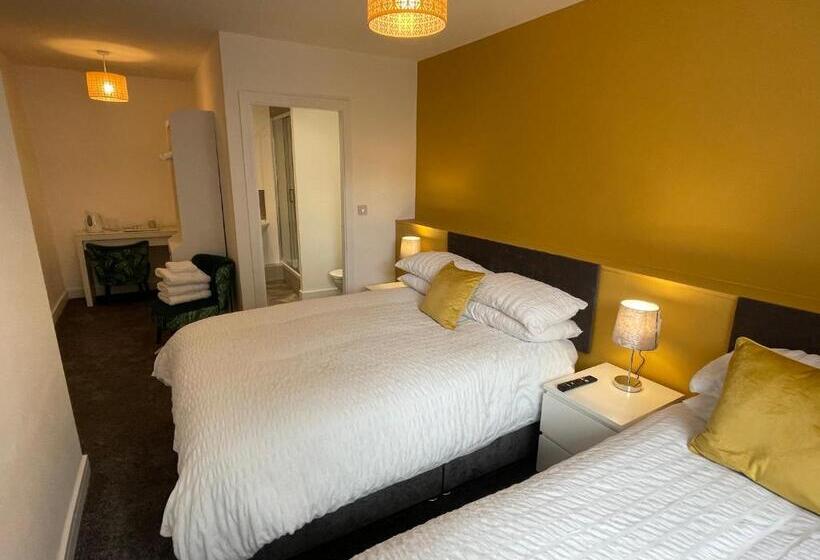 غرفة عائلية, The Seahorse