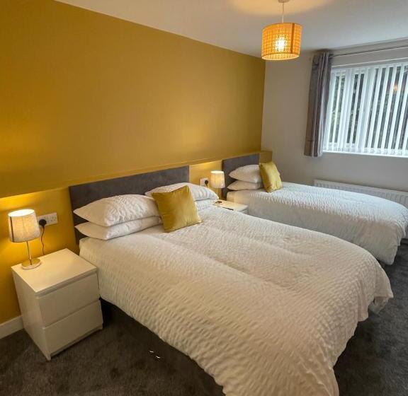 غرفة عائلية, The Seahorse