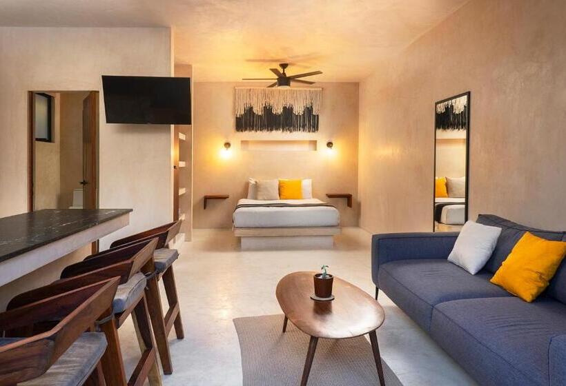 سوییت با استخر, Ujo Condo Boutique