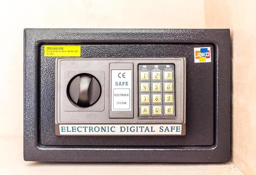 استودیوی استاندارد, Ujo Condo Boutique