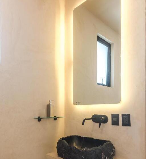 آپارتمان 1 خوابه با تراس, Ujo Condo Boutique