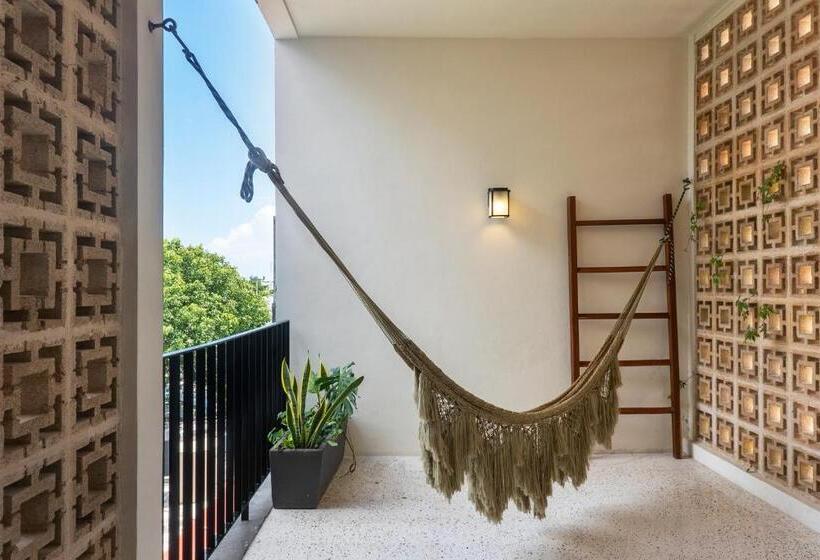 آپارتمان 1 خوابه با تراس, Ujo Condo Boutique