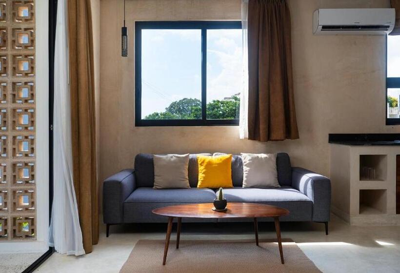 آپارتمان 1 خوابه با تراس, Ujo Condo Boutique