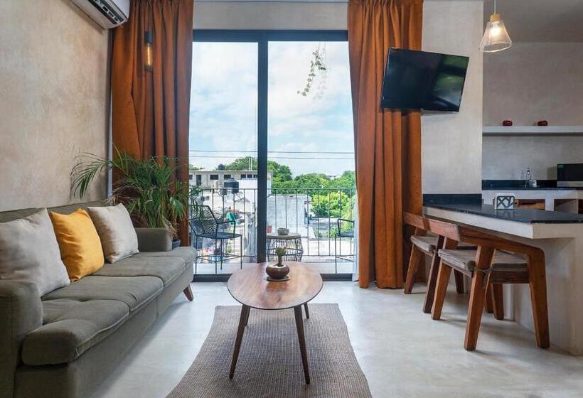 آپارتمان 1 خوابه با بالکن, Ujo Condo Boutique