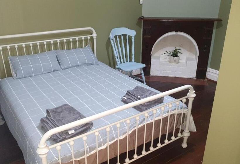 غرفة قياسية سرير ملكى, Roseneath Cottage