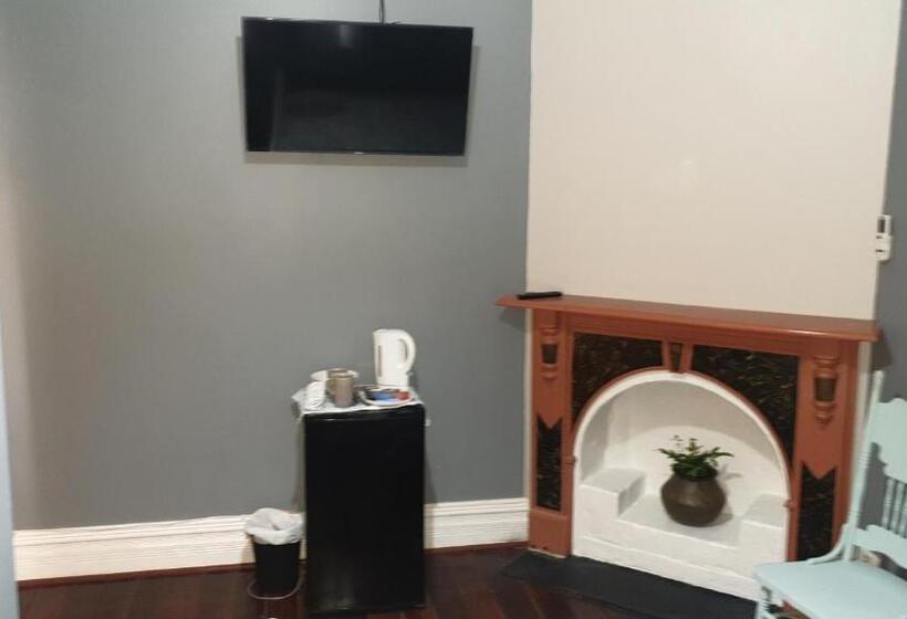 غرفة قياسية سرير ملكى, Roseneath Cottage