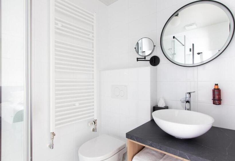 스탠다드 룸 킹사이즈 침대, Van Der Meer