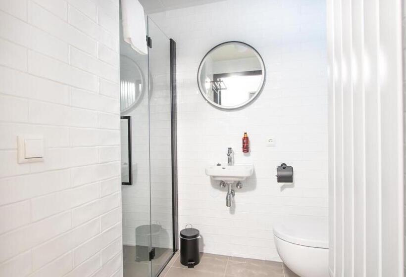 스탠다드 룸 킹사이즈 침대, Van Der Meer