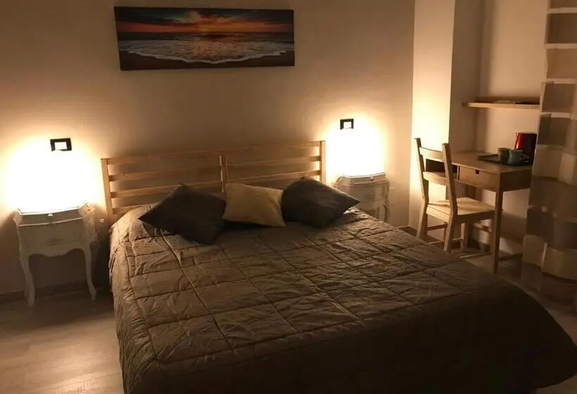Standard Triple Room with Terrace, Attico Livorno Bed & Relax