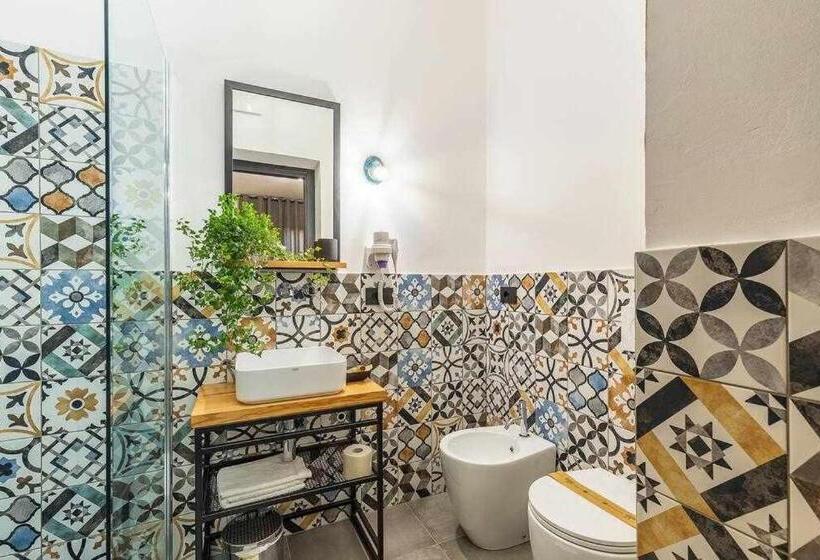 غرفة قياسية مزوَّدة بشُرفة, Bb Ogliastroom