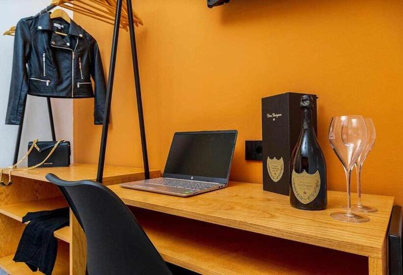 غرفة قياسية, Bb Ogliastroom