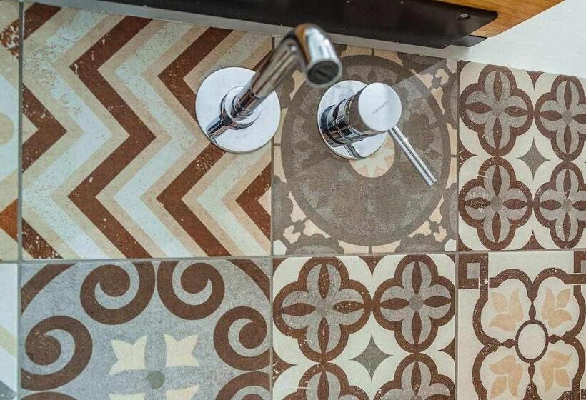 غرفة قياسية داخلية, Bb Ogliastroom