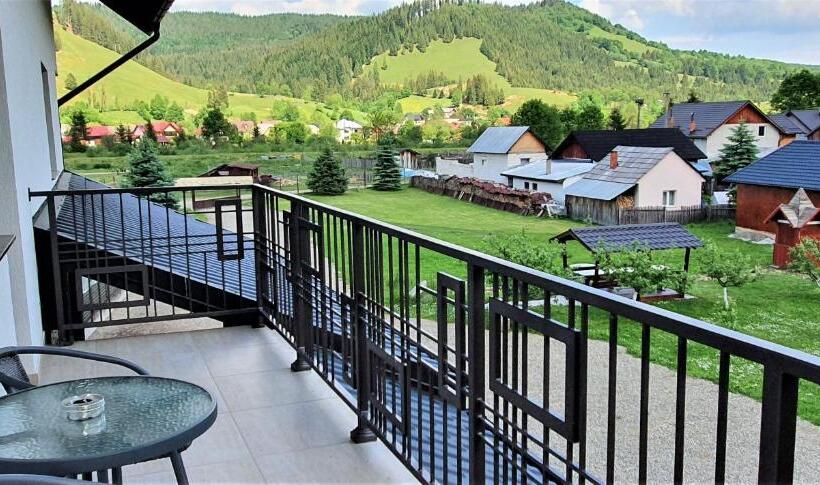 Трехместный Номер Стандарт с Балконом, Bukovina Blue