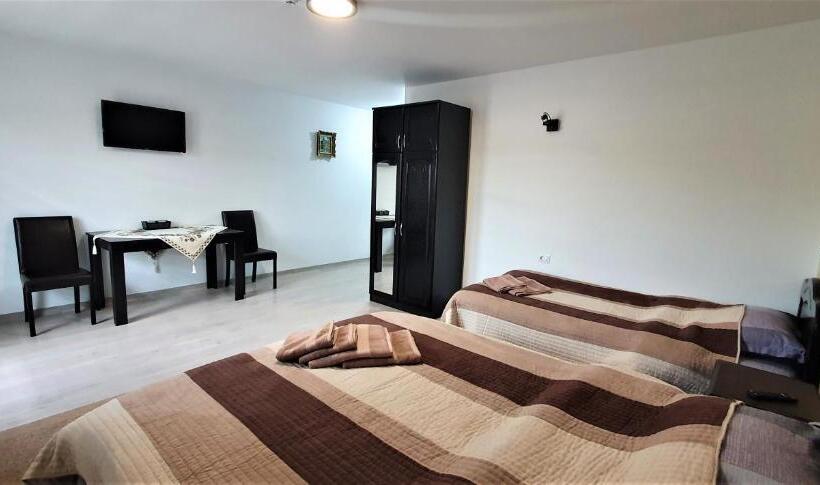 Трехместный Номер Стандарт с Балконом, Bukovina Blue