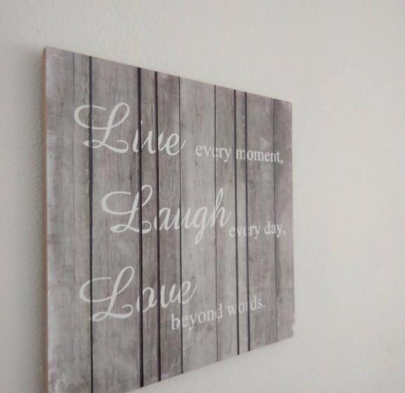 חדר סופריור, Happy Home