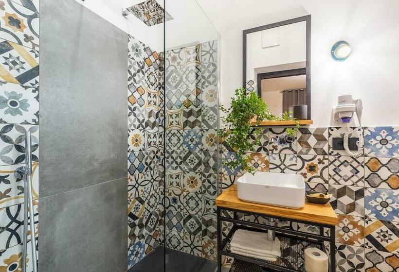 غرفة قياسية مزوَّدة بشُرفة, Bb Ogliastroom