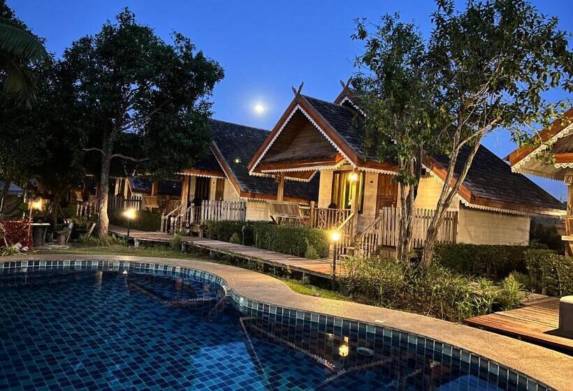 스탠다드 룸 킹사이즈 침대, Sirilagoona Home Resort