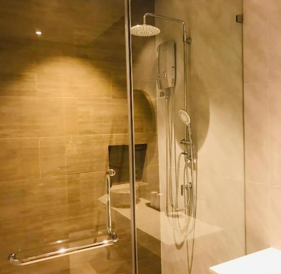 디럭스 트리플 룸, Sirilagoona Home Resort